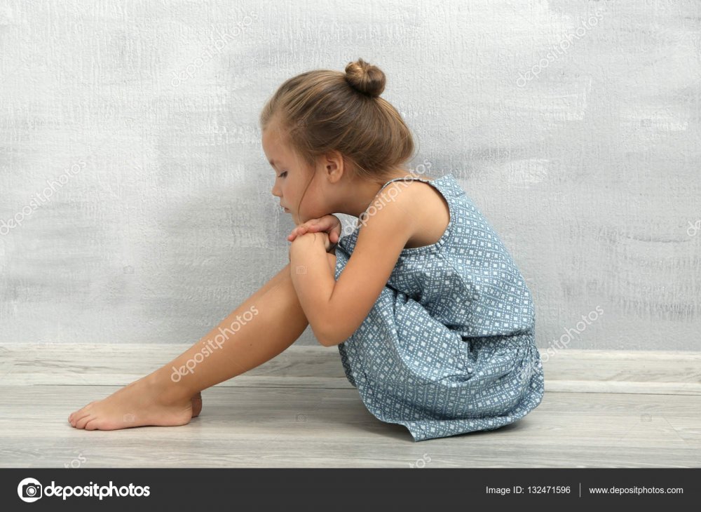 depositphotos_132471596-stock-photo-sad-little-girl-sitting-on.thumb.jpg.54a8994b824ea586c13576efa077a662.jpg